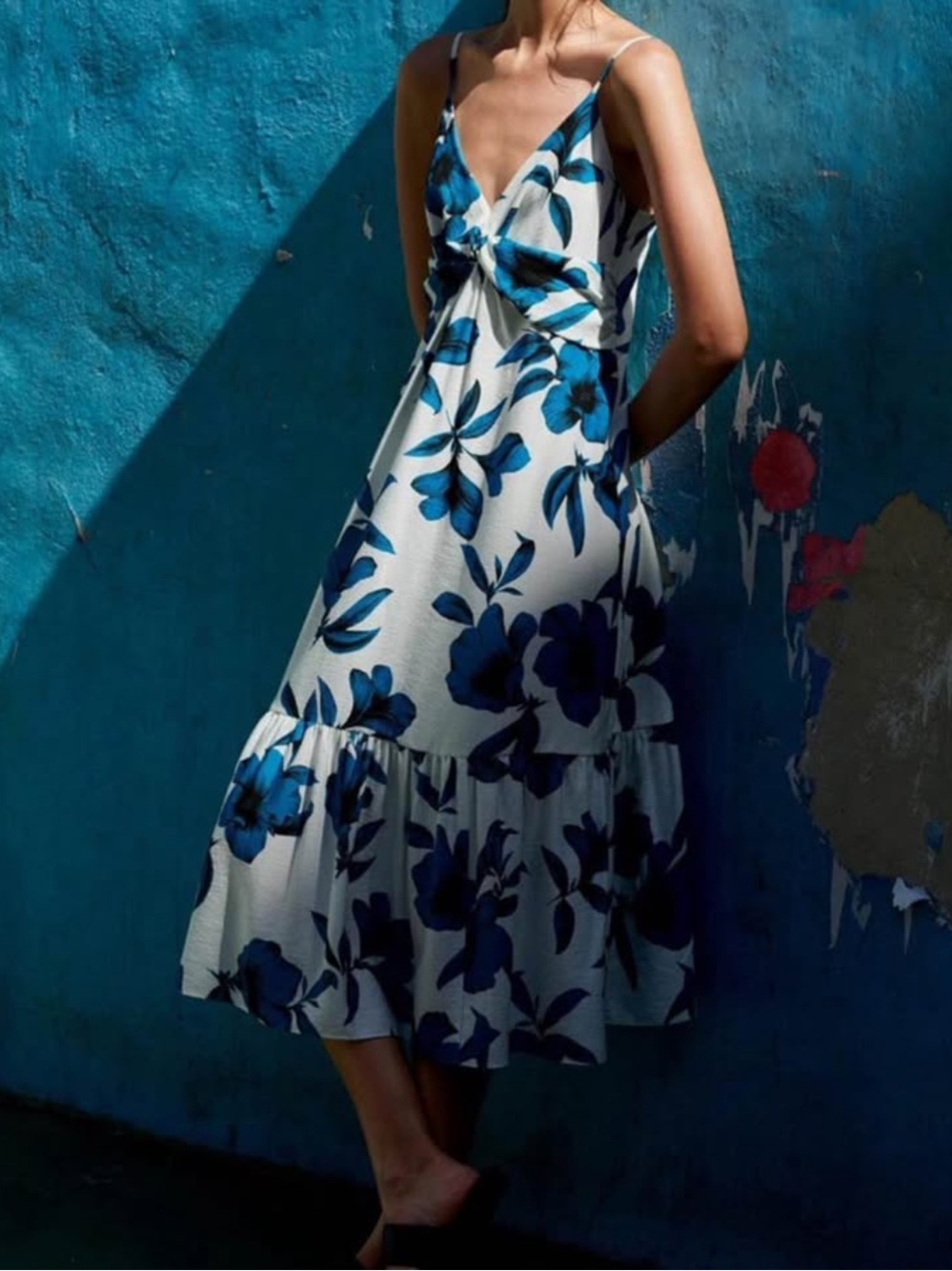 Size 6 Tall Banana Republic Blue and White Floral Dress